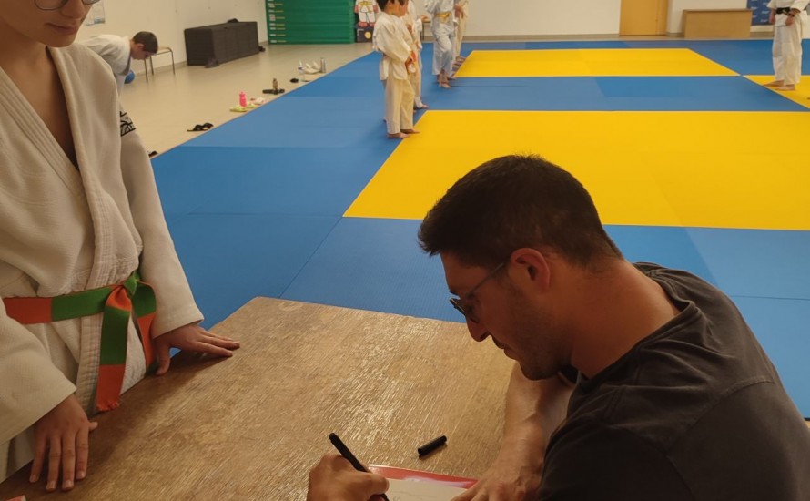 Séance de dédicaces au dojo avec Christophe Cointault alias Topher