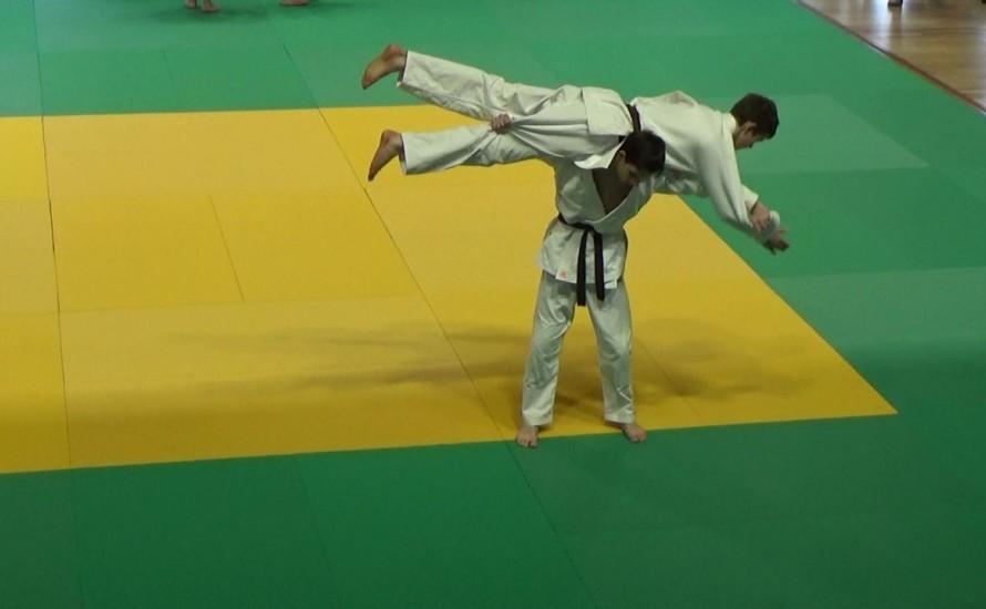 Obtention du kata en vue de la ceinture noire pour 2 judokas du club